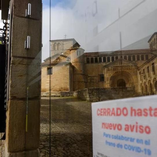 Sorprendidos en un bar bebiendo y fumando marihuana en un bar pero aseguran que lo estaban pintando