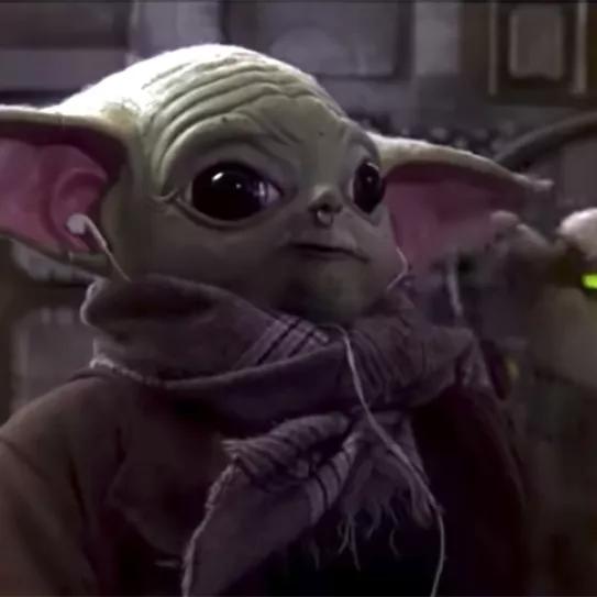 Baby Yoda es ya un adolescente en este vídeo y fuma marihuana