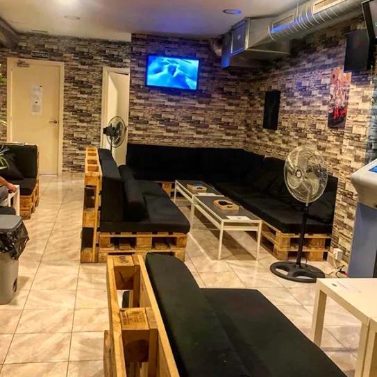 Interior de Cannasalut, asociación cannábica