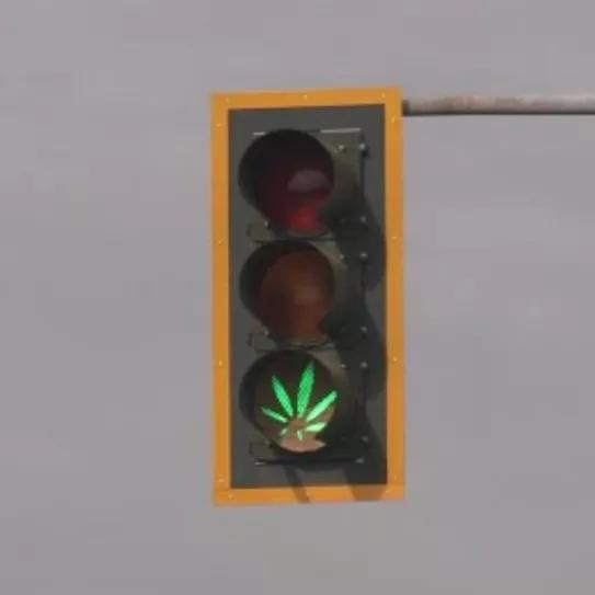 Bromista cambia la luz verde de los semáforos por hojas de marihuana