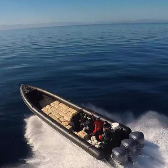 El conductor de una narcolancha muere en una persecución por el Estrecho 