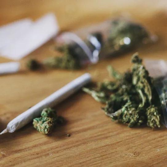 El Gobernador de Connecticut no descarta fumarse un porro después de firmar la regulación 