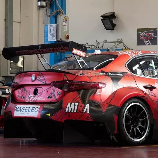 Fabrican un coche eléctrico de competición con carrocería de cáñamo 