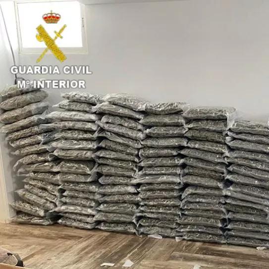 Pillan ‘in fraganti’ a tres personas armadas que iba a robar marihuana