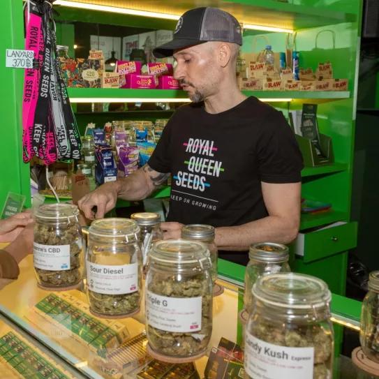 Inauguración de la tienda RQS en Bangkok