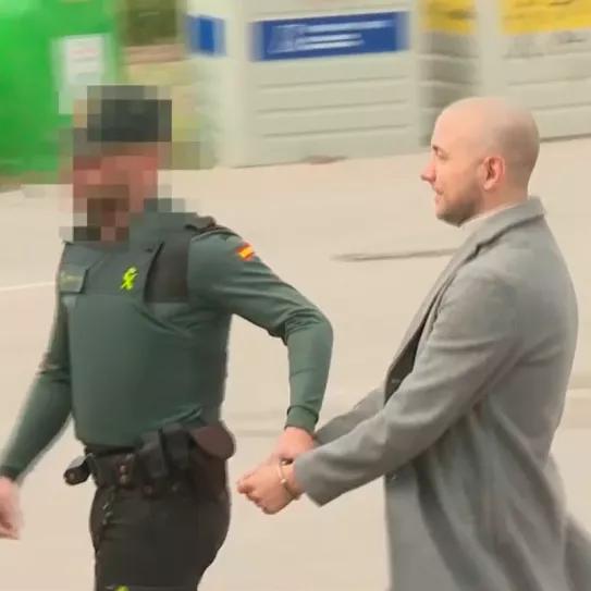 Vuelven a detener al empresario del CBD al que la policía presentó como un traficante