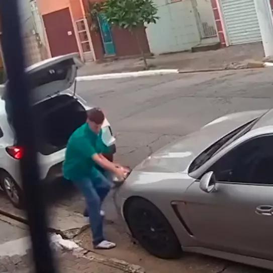 Roban faros de coches de lujo para cultivar marihuana con ellos 