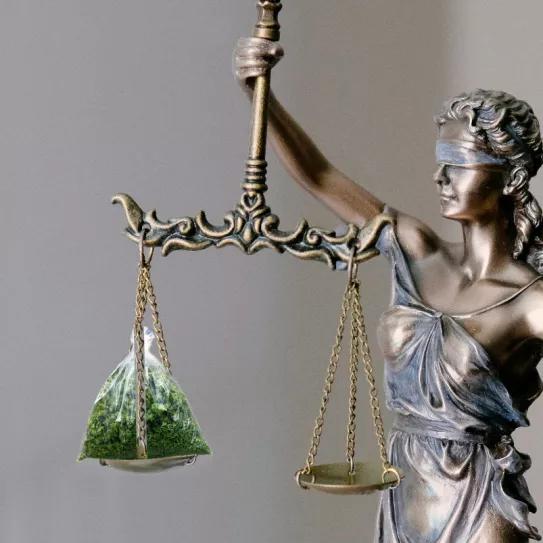 Absuelto el dueño de una tienda de CBD en Barcelona