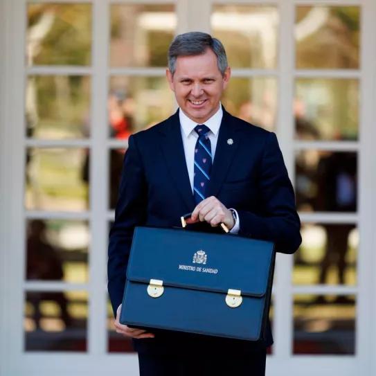 El nuevo ministro de Sanidad se estrena dudando de la regulación del cannabis medicinal 