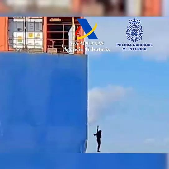 Viajaron de polizones desde Colombia con 100 kg de cocaína y los pillaron saltando al agua en Algeciras