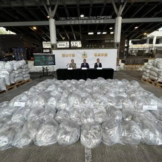 Hong Kong intercepta 1 tonelada de metanfetamina, el mayor envío de su historia