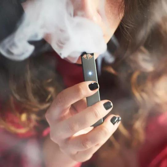 Sanidad planea regular los vapeadores en España