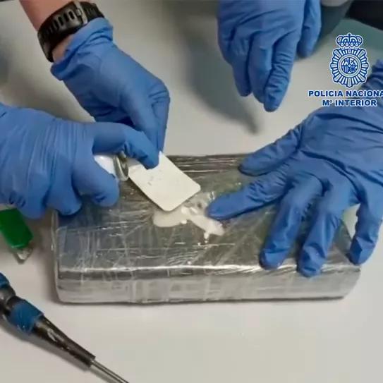 Detenidos siete trabajadores del aeropuerto de Madrid por tráfico de cocaína