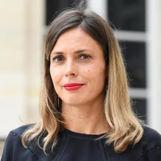 La diputada francesa Caroline Janvier revela que los parlamentarios consumen drogas