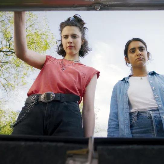 Chicas, coches y pistolas