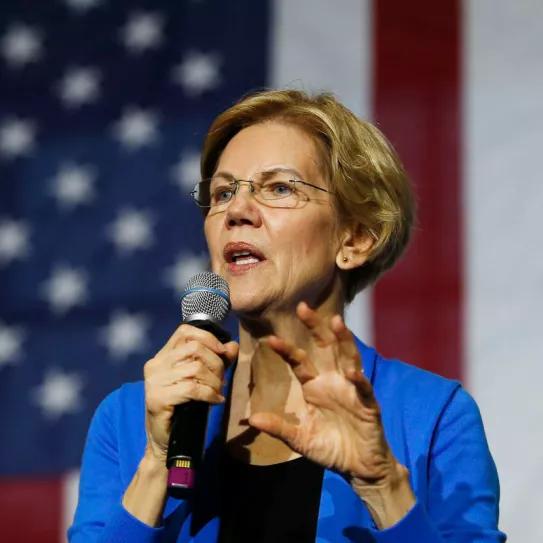 Elizabeth Warren, senadora de Massachusetts, advierte sobre la monopolización de la industria del cannabis por grandes empresas.