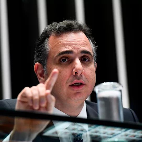 El presidente del Senado de Brasil dijo que el alcohol es más nocivo que el cannabis