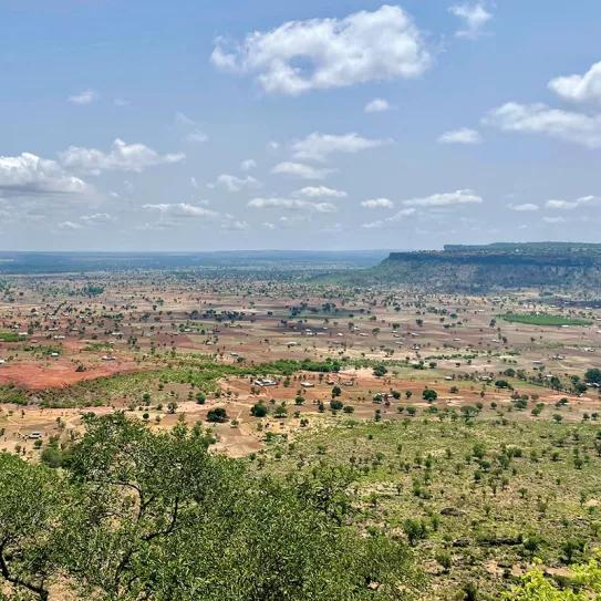 Un porro en Togo: peinados afro, historias que se repiten y un dios de tres penes