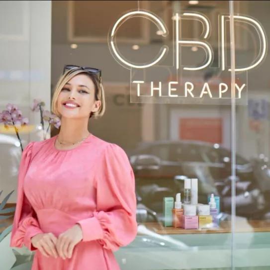 Cierran la tienda online de CBD de Elisa Mouliaá tras su denuncia contra Iñigo Errejón