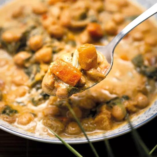 Potaje de garbanzos con leche de coco psicotrópica y especias 