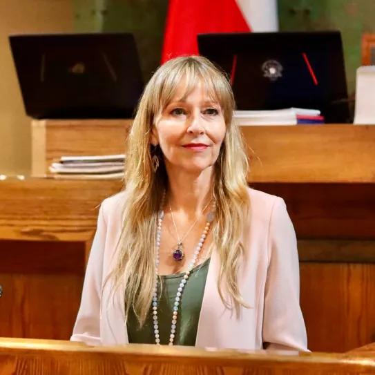 La diputada chilena Ana María Gazmuri reveló que consume hongos mágicos 