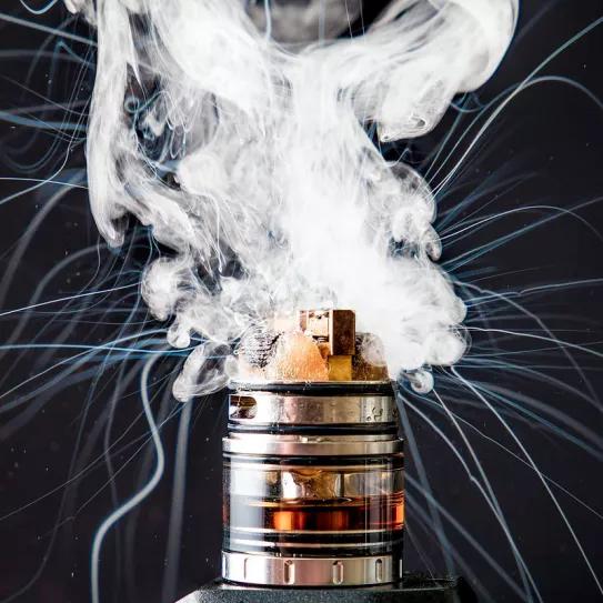 Un hombre demanda a una empresa de vaporizadores por un dispositivo que le explotó mientras estaba desnudo