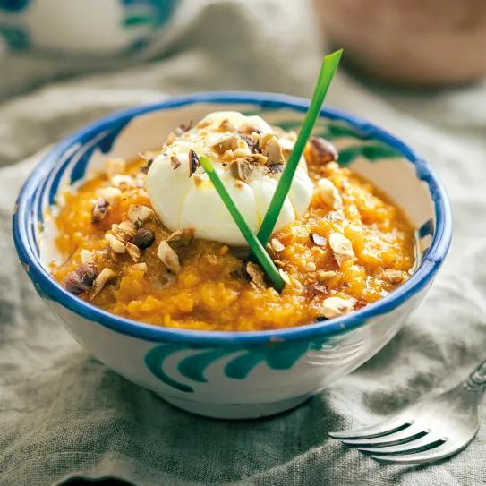 Fritá de calabaza andalusí con huevo poché y avellanas tostadas 