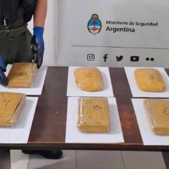 11 Policías en Argentina bajo sospecha por reemplazo de cocaína con plastilina