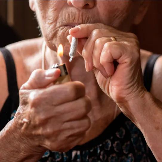 Cada vez más personas mayores recurren al cannabis en EE UU