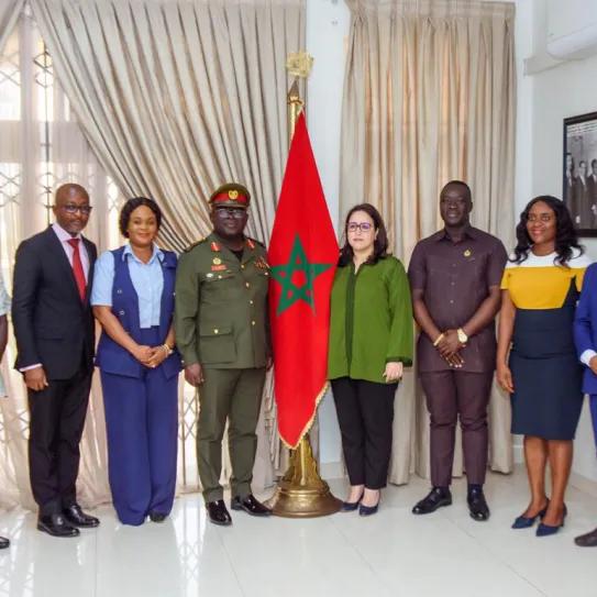 La Comisión de Control de Narcóticos de Ghana (NACOC) se reunió con la embajadora de Marruecos, Imane Quaadil, para conocer el modelo regulatorio marroquí.