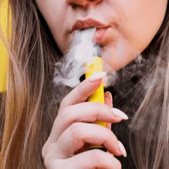 El vapeo supera al tabaco por primera vez en el Reino Unido