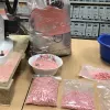 La policía de París celebra un decomiso de 25 kilos de MDMA que resultan ser golosinas machacadas