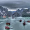 En Vietnam conviven paisajes naturales impresionantes, como la Bahía de Ha Long.