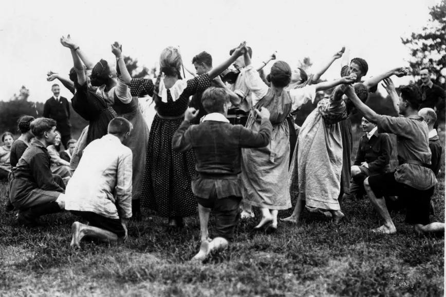El movimiento Wandervogel llamó a emanciparse de convencionalismos y recobrar la naturalidad migrando a comunas rurales