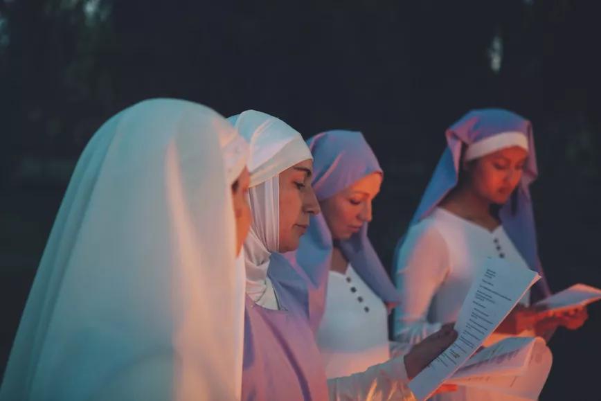 Las “monjas” organizan encuentros con mujeres para rezar por la gente que lo pasa mal, darse fuerza entre ellas y hacer ofrendas a la madre tierra. En el nombre de María