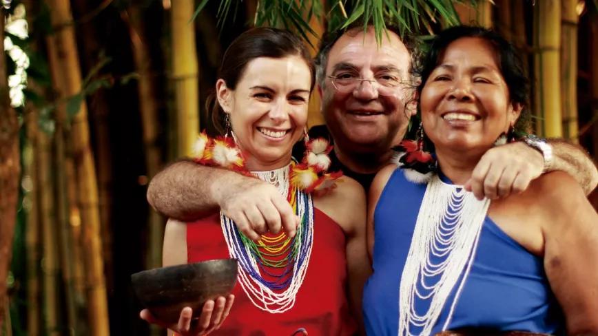 Ferigcla con su mujer Myrian y Roxana, una amiga del Amazonas