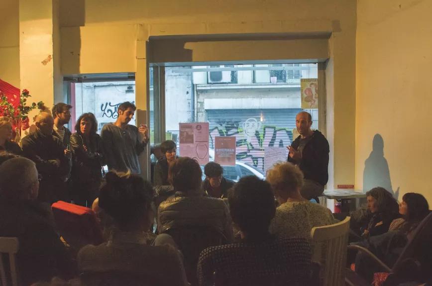 Pujol en la presentación de su último libro, "La fabrique du monstre". Público de todas las edades se interesa por el análisis del mundo de las drogas realizado por el periodista