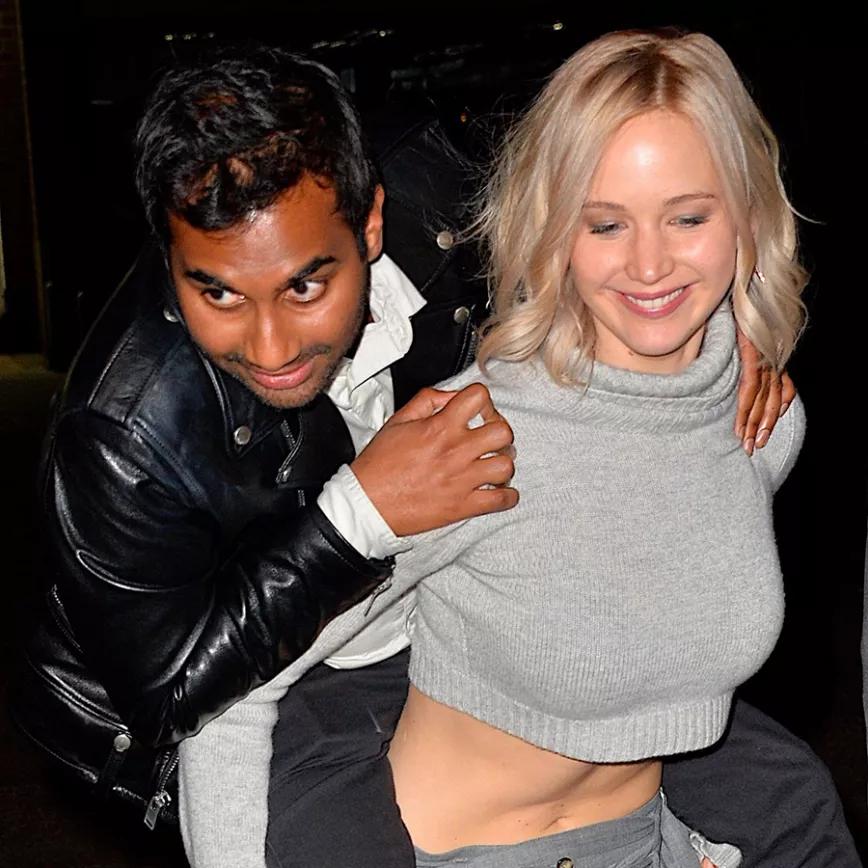 Jennifer Lawrence + Aziz Ansari: Se les ha relacionado sentimentalmente en varias ocasiones pero parece que no van a dar el paso. En cambio lo que se suelen pasar entre ellos son los canutos.
