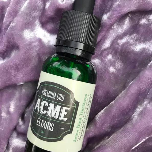 Acme Elixir's Premium CBD: 10:1 de CBD:THC Cada botella suele contener 280mg. de CBD y 25mg. de THC aunque hay productos de la misma línea sin THC. 
