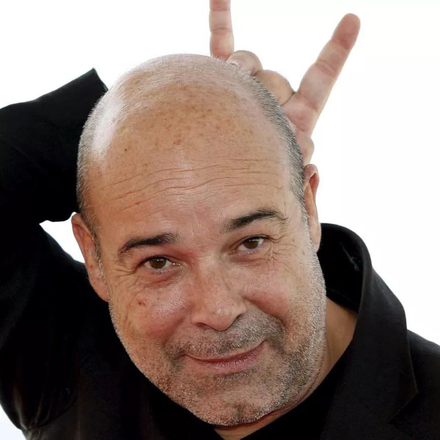 Jugar a 6 grados de separación de Antonio Resines: Si no lo habéis jugado nunca es el momento. Todo el mundo estamos a menos de 6 grados de separación de Antonio Resines. Es cuestión de saber encontrar el camino.