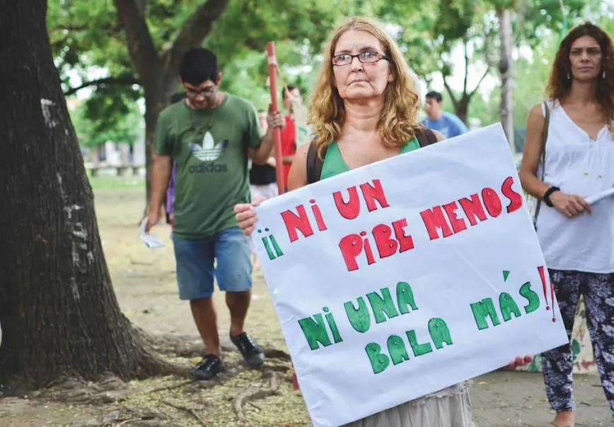 Movilización en barrio Ludueña (Rosario), pidiendo justicia por los asesinados en enfrentamientos entre bandas de narcos.