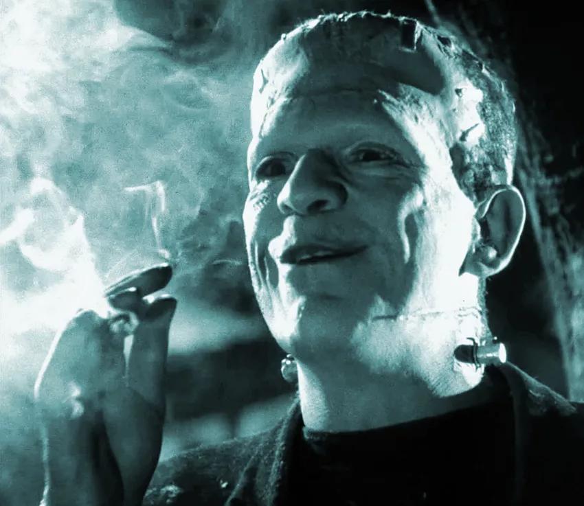 BLUE DREAM: Con olor a dulces frutos del bosque esta sativa te ofrece relax físico que ¡hará que tardes tanto en abrir la puerta cuando llama el monstruo que éste se habrá ido antes aburrido!