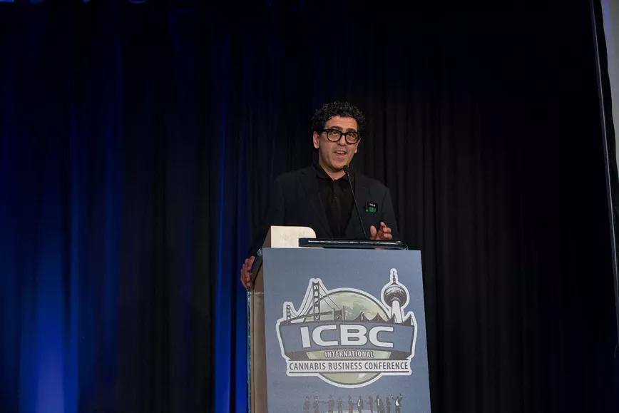 Pierre Debs, el alemán que ha conseguido la primera licencia del gobierno para cultivar y producir marihuana medicinal