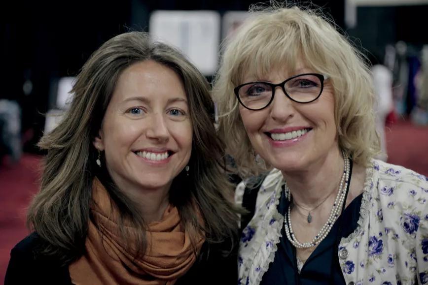 Constanza Sánchez y Gillian Maxwell