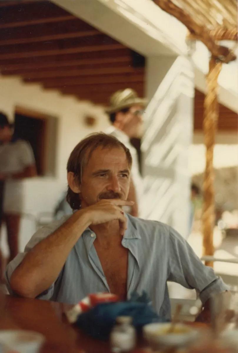 En un chiringuito de playa tras salir del penal de Ibiza.