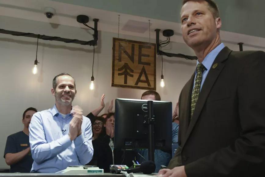 Las imágenes de la felicidad: Massachusetts en su primer día de venta legal