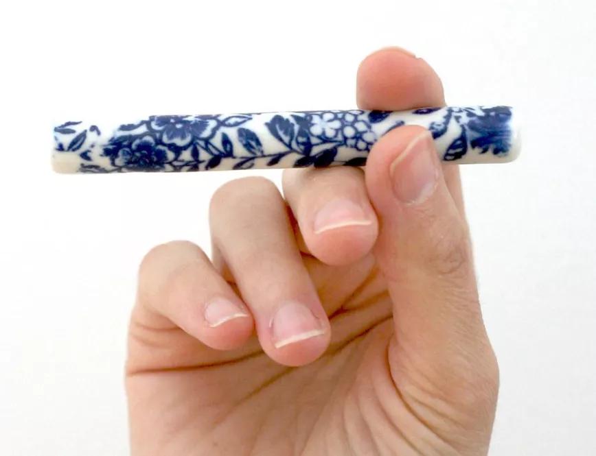 Canuto de Porcelana: un capricho de persona con mucho dinero para gastar en un canuto de un solo uso cuyo envoltorio está hecho de porcelana.