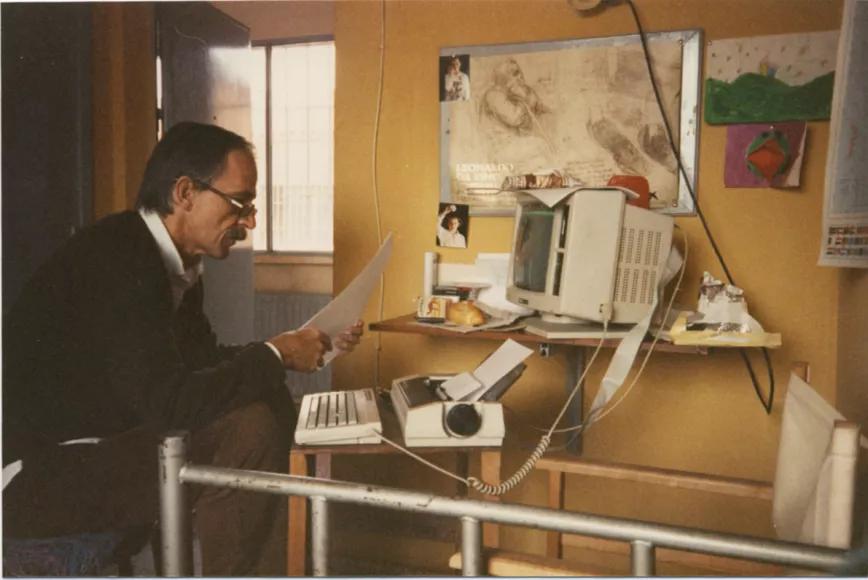 Escohotado escribiendo