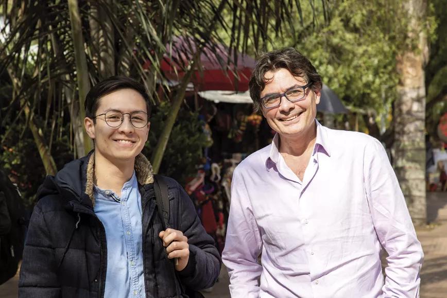 Alejandro Gaviria y un estudiante de un partido opuesto