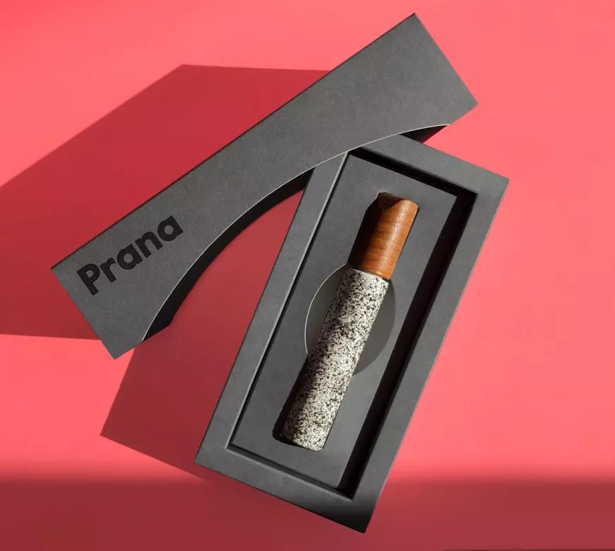 Maitri Prana one-hitter:  Un elegante producto de usar y tirar. Es más un capricho para guardar que para darle uso. También le puedes dar las dos o tres caladas que contiene y luego ponerlo en la estantería… tampoco te vamos a decir nosotros lo que tienes que hacer.